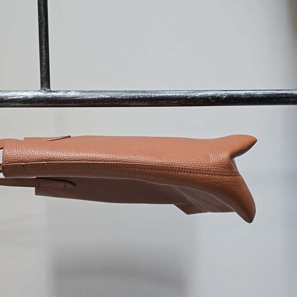 Cuyana Light Brown Large Leather Tote - Picture 3 of 14